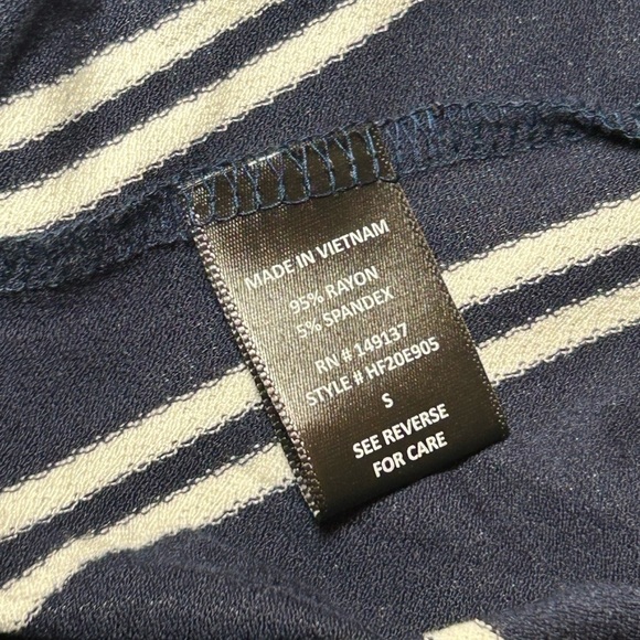 NWOT HYFVE Striped Button Tie-Front Crop Short Sleeve Top- Navy/White Si… - Picture 5 of 5